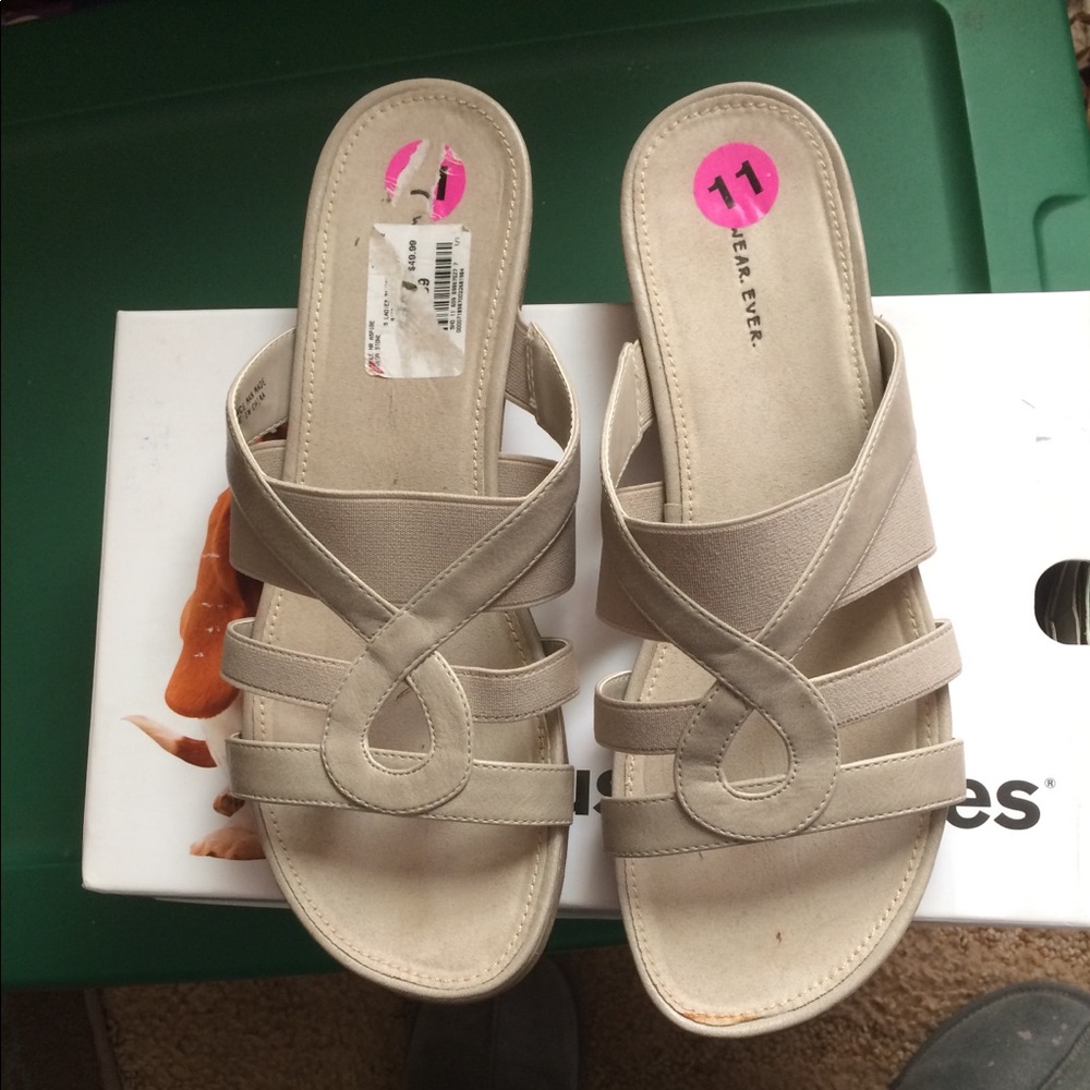 New , bought for wedding but didn’t use .